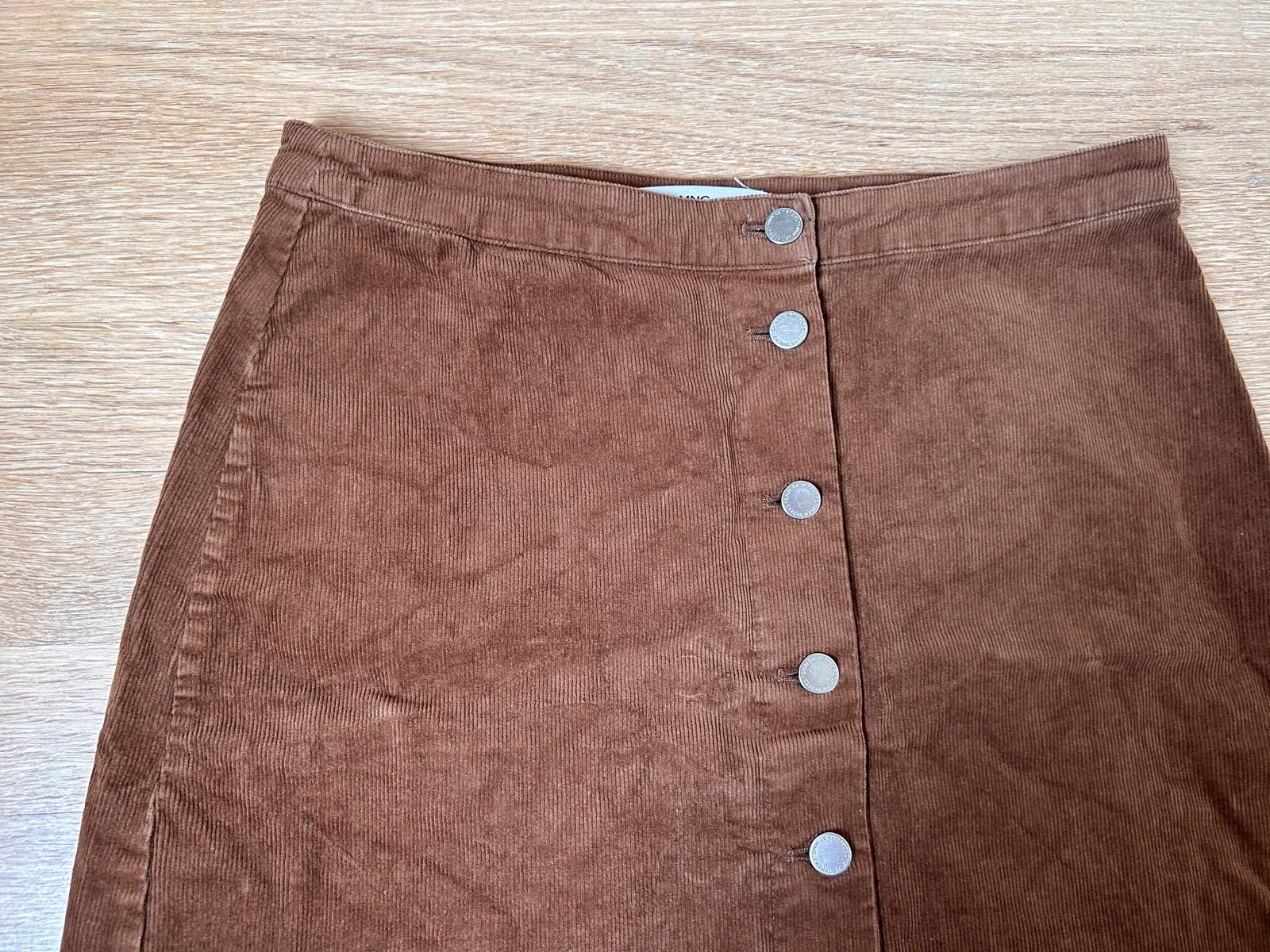 Bruine rok met rib patroon Mango